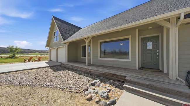 67831 Tumbleweed Rd, Montrose — covered front porch and attached garage